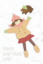 雪原に寝転ぶ女の子とわんちゃんが、「犬」の文字を形作っています。HAPPY NEW YEARの文字は、女の子が書いたのかな？季節感たっぷり、戌年ならではの可愛い年賀状です！